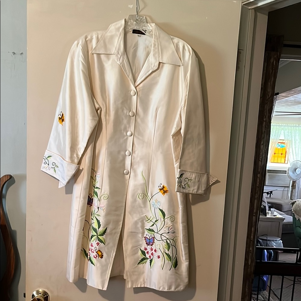 Embroidered Floral Cream Nightgown